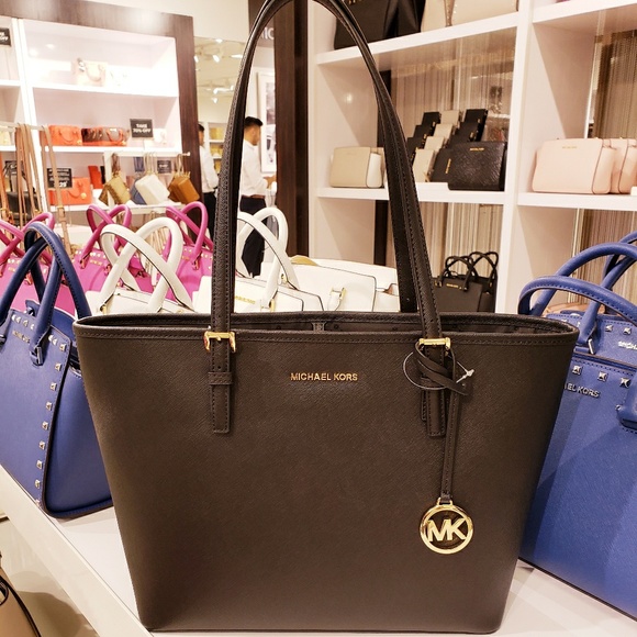 Michael Kors Handbags - Michael kors JET SET TRAVEL MEDIUM CARRYALL TOTE